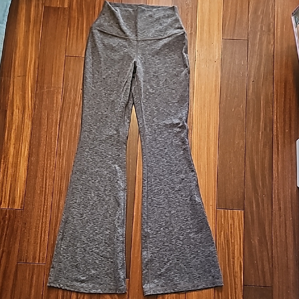 Hollister Gilly Hicks Active Recharge Bootcut Leggings